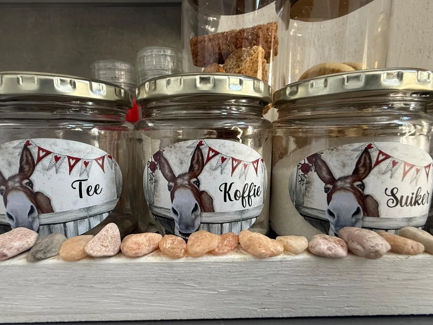 Koffie, tee en suiker gereed vir gebruik